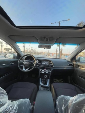 hyundai-elantra-ad-big-3