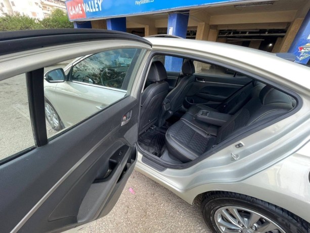 hyundai-elantra-big-5